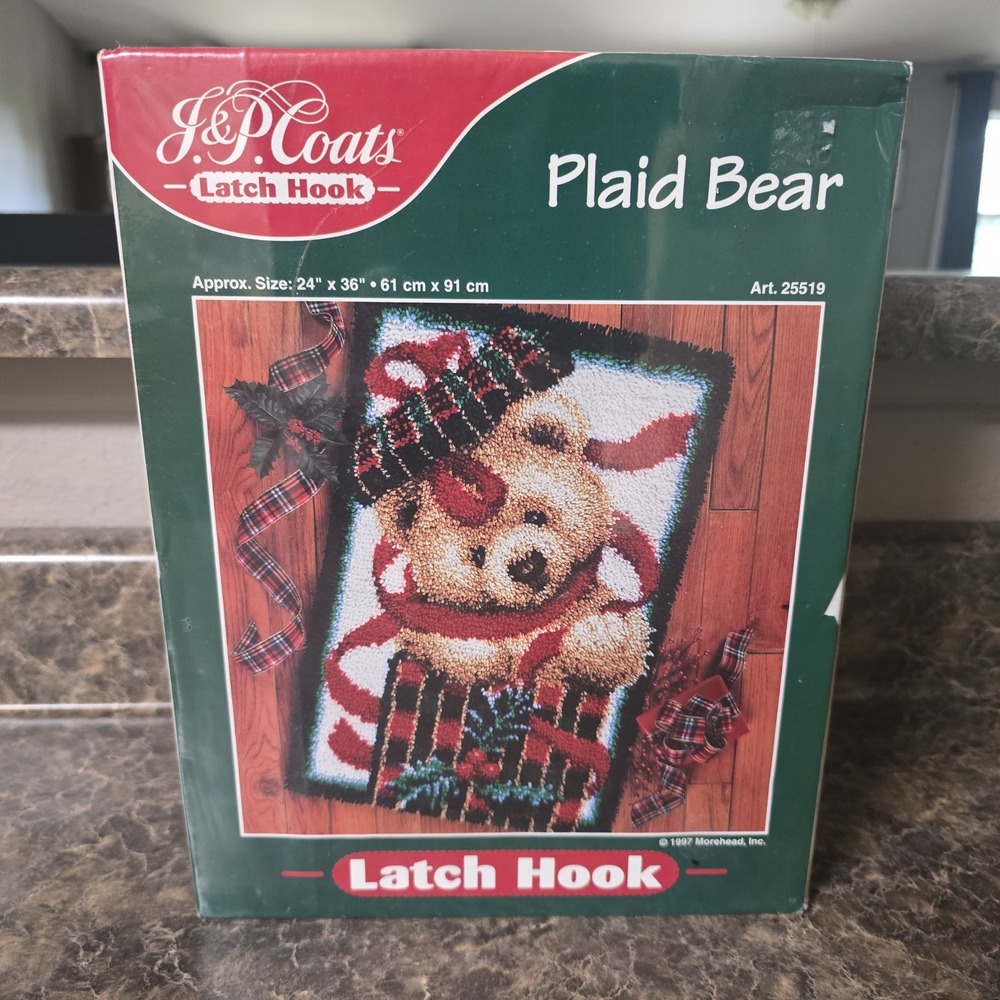 J & P Coats Plaid Bear Latch Hook Rug Kit 24 x 36 1997 NEW